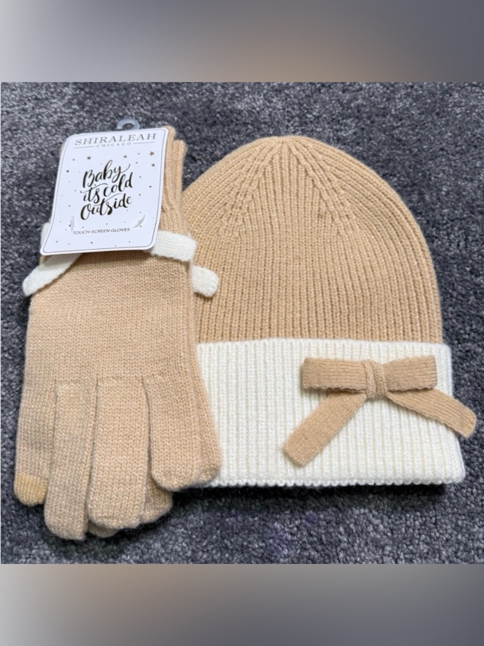 Shiraleah Tan and Cream Bow Hat and Gloves Beanie Set Women One Size NWT‎
